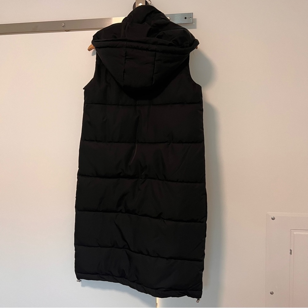 Matt & Nat Black Hooded Puffer Vest - Picture 4 of 5
